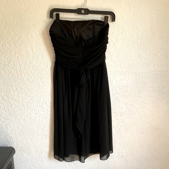 White House Black Market Chiffon Flowy Strapless Dress Sz 2 Gathered Bodice WHBM - Picture 2 of 9